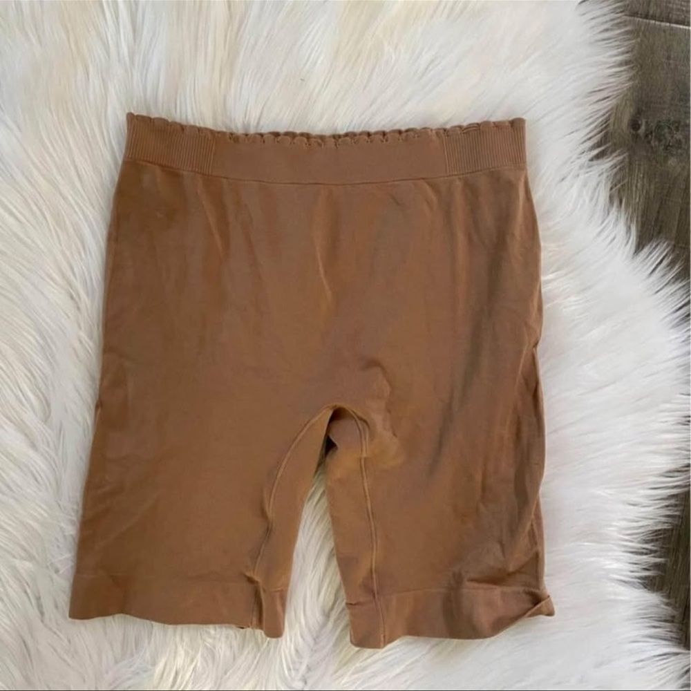 WOMENS SHAPEWEAR SIZE LARGE